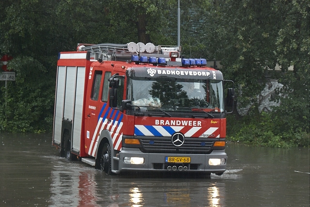 2010/221/GB 20100826d 018 Wateroverlast Albert Heijn.jpg